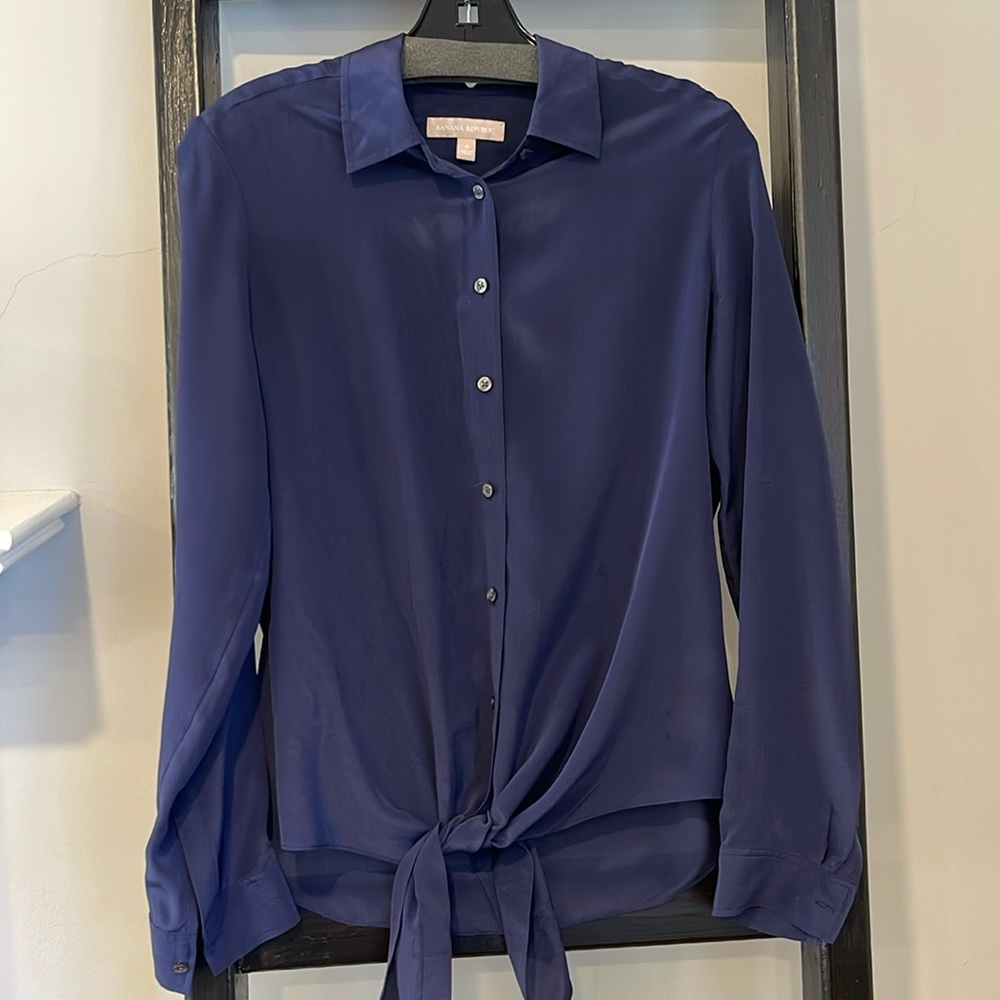 Banana Republic silk blouse size 6.